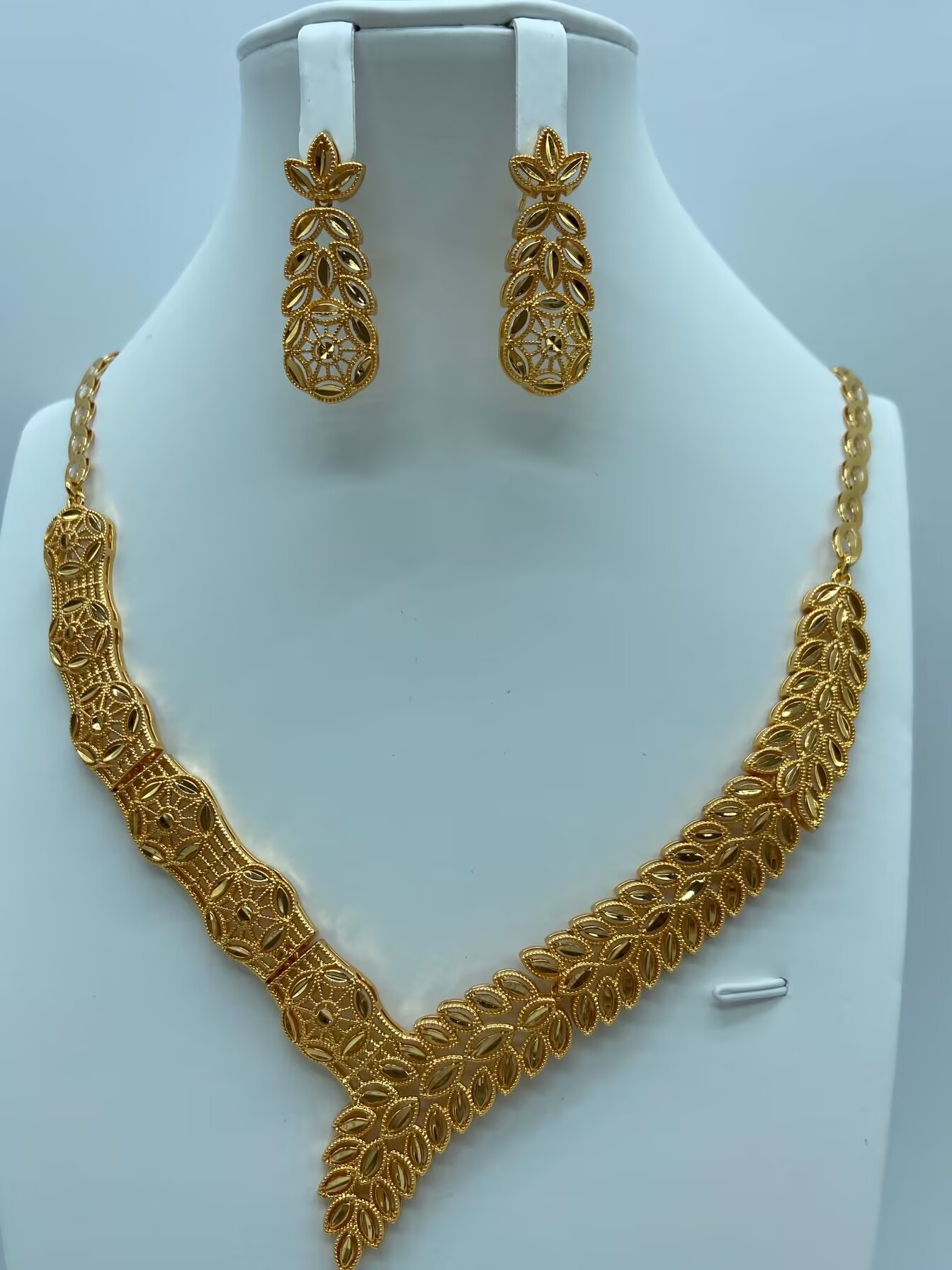 Transfronterizos de moda retro de Oriente Medio conjunto de joyería collar pendientes de boda banquete de bronce de lujo joyería dorada mujer