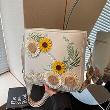 �¿�W�tŮ��С���߼���ͨ�ڰٴ�������������Ů�r�����μ��