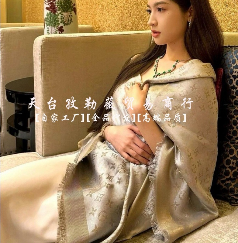 羊毛真丝金银丝围巾大方巾中薄款四季佩戴款秋冬保暖款女旅游披肩|undefined