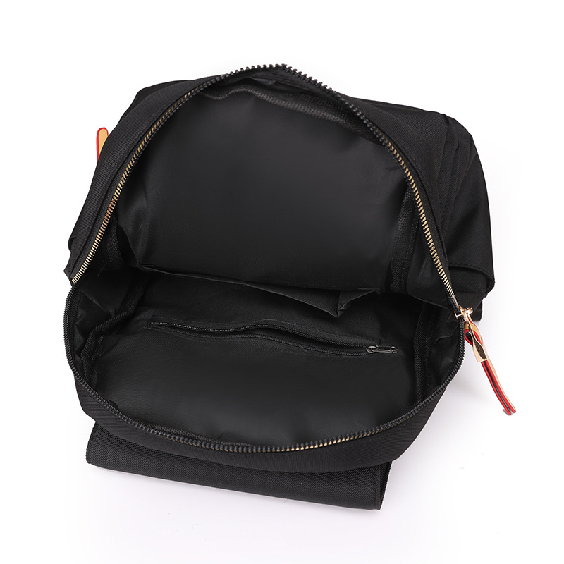 Mochila de nailon simple para mujer 2024 nueva mochila para mujer de viaje de mediana edad, moda de todo fósforo, mochila de gran capacidad, marea