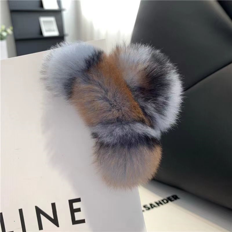 Women's Simple Style Solid Color Plush Hair Claws display picture 6