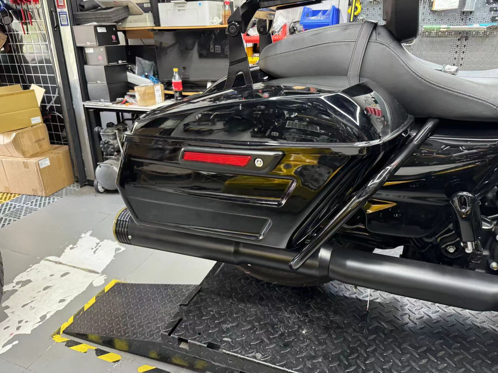 Motorcycle Accessories Racing Side Boxes Suitable for Harley 14-23 Models, Road Gliders, and Road King