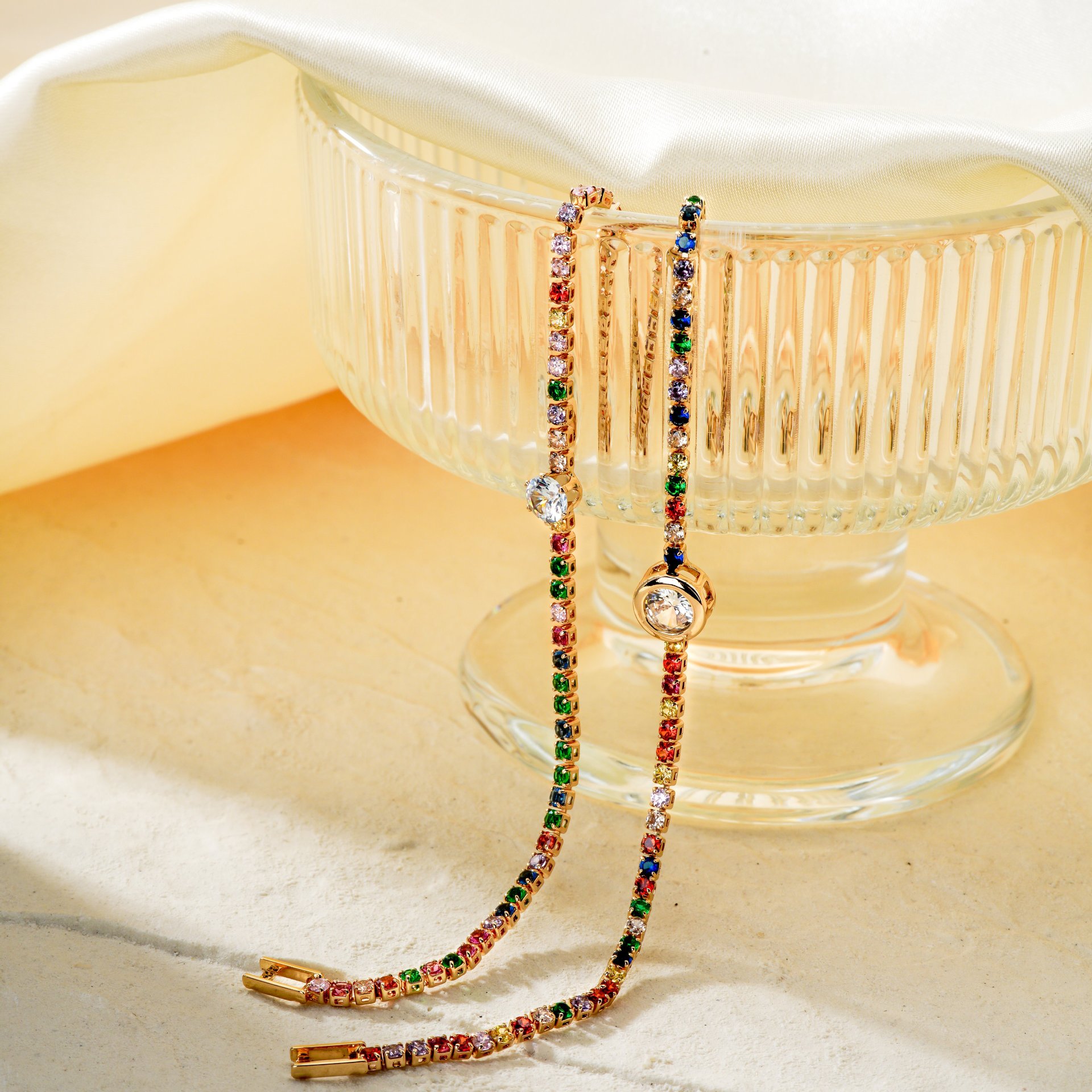 Copper fashionable bracelet with zircon