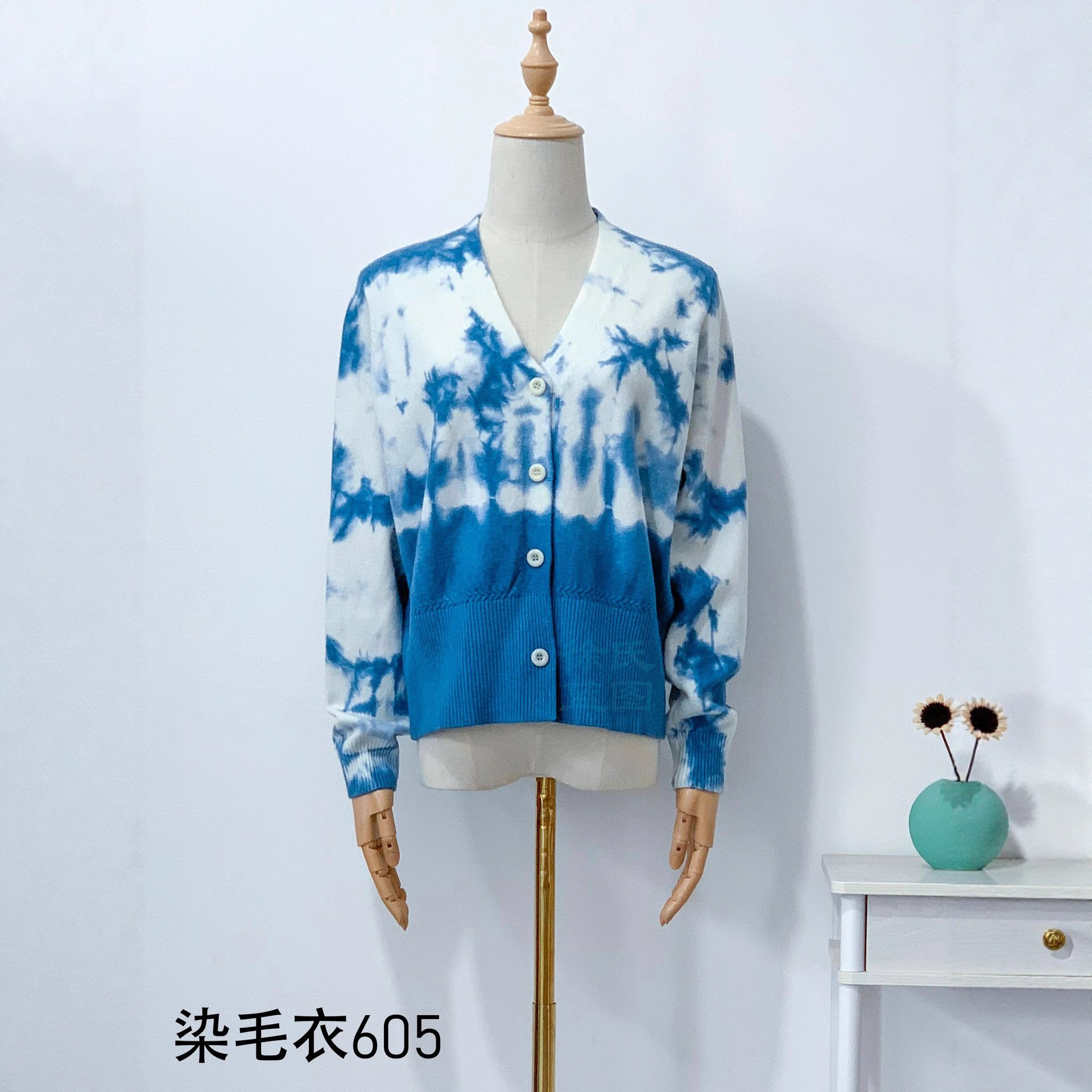 大理手工扎染秋季新款文艺风女士针织衫蓝染V领开衫毛衣