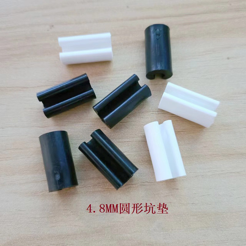 4.8MM圆形坑垫铁线固定用塑料开口脚 黑色开叉脚垫止滑u型pp坑垫