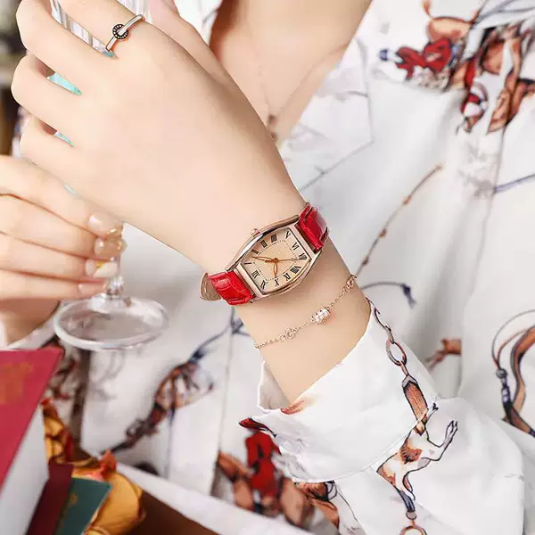 2024 New Model Women's Quartz Watch, Retro Style Barrel-Shaped Leather Strap Watch, Simple Watch for Female Students, Women's Watch Wholesale