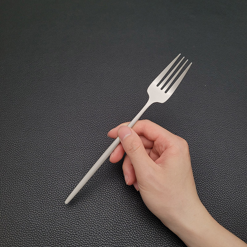 チタン精製ステンレス鋼ポルトガル製カトラリー、フォーク、スプーン、洋食レストラン高級ステーキカトラリー、フォーク、スプーン、家庭用軽量洋食食器|undefined