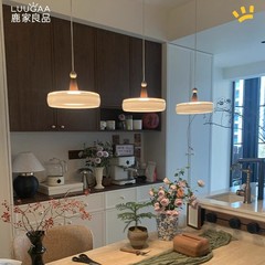 レトロなスタイルのシャンパンレストランシャンデリアシンプルなミッドセンチュリースタイルのダイニングテーブルイタリアンライト高級ハイエンドバーテーブル新しい3ヘッド