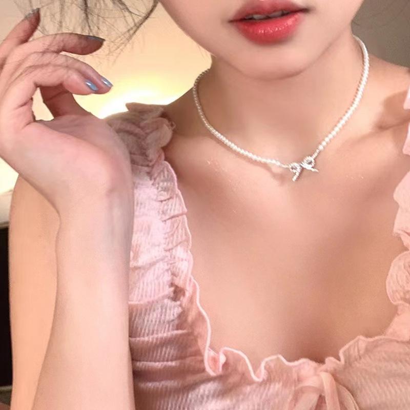 Retro elegant necklace with zircon with bow from pearl