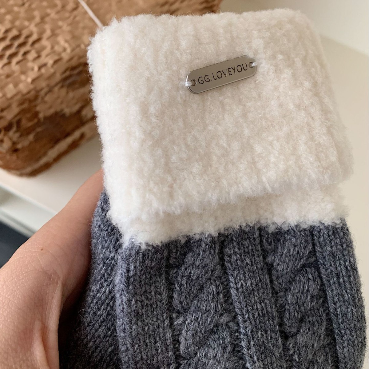 Guantes de lana de bordado clásico de ganado de punto de invierno para mujeres con un alto valor facial grueso guantes de dedo de pantalla táctil caliente