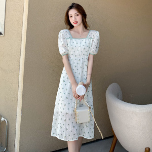 法式复古方领碎花泡泡袖连衣裙女2021夏季温柔风收腰显瘦气质长裙