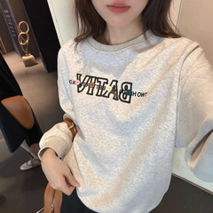 DIGM | 2025秋冬韩系学院风纽扣字母刺绣磨毛圆领长袖卫衣女30772