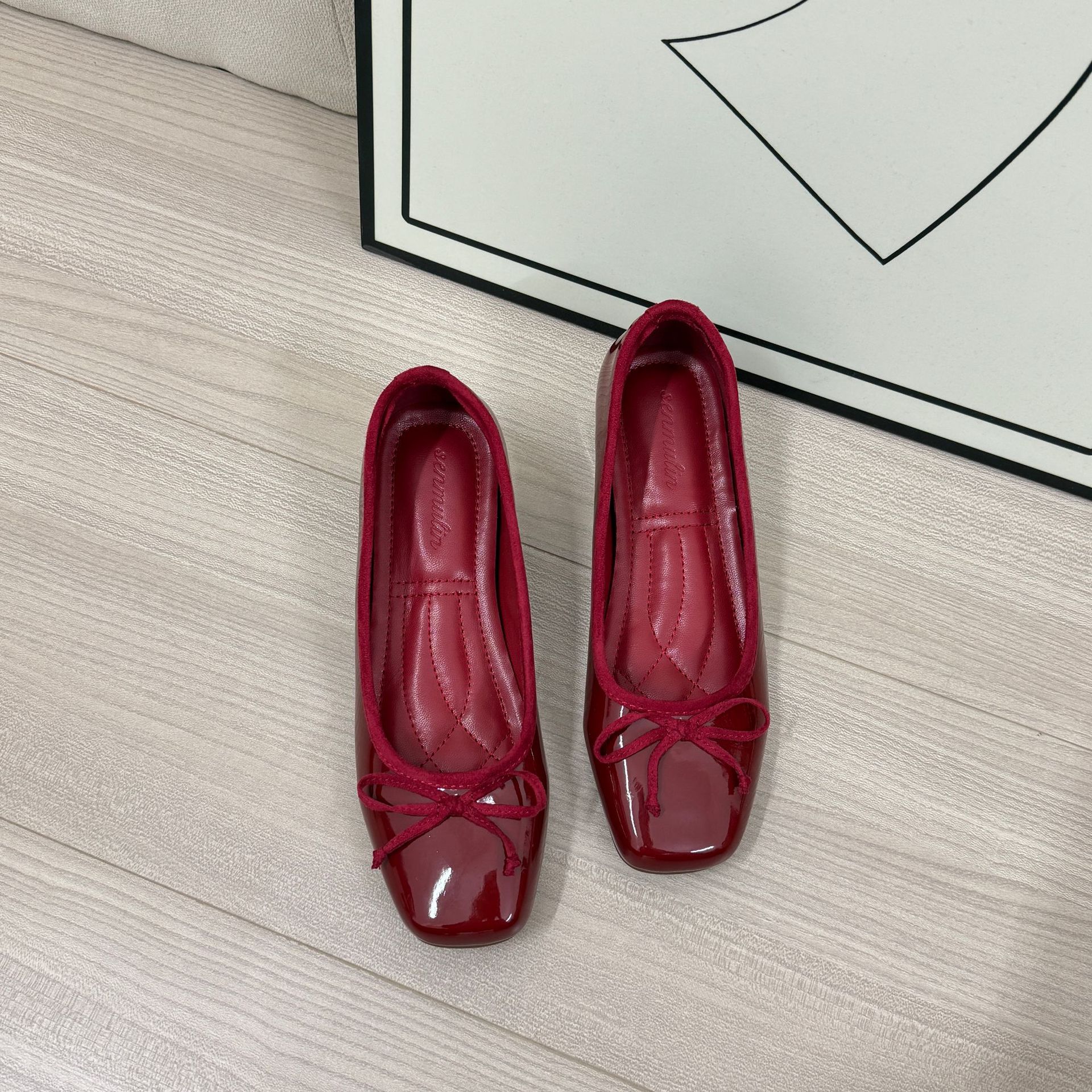 빨간색