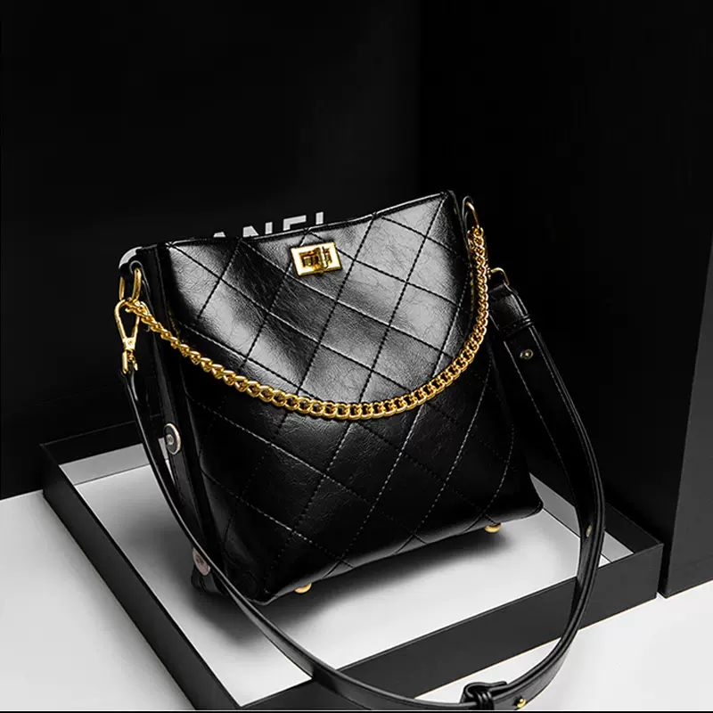 大容量水桶包包女2024新款菱格链条单肩手提包百搭斜挎网红大包