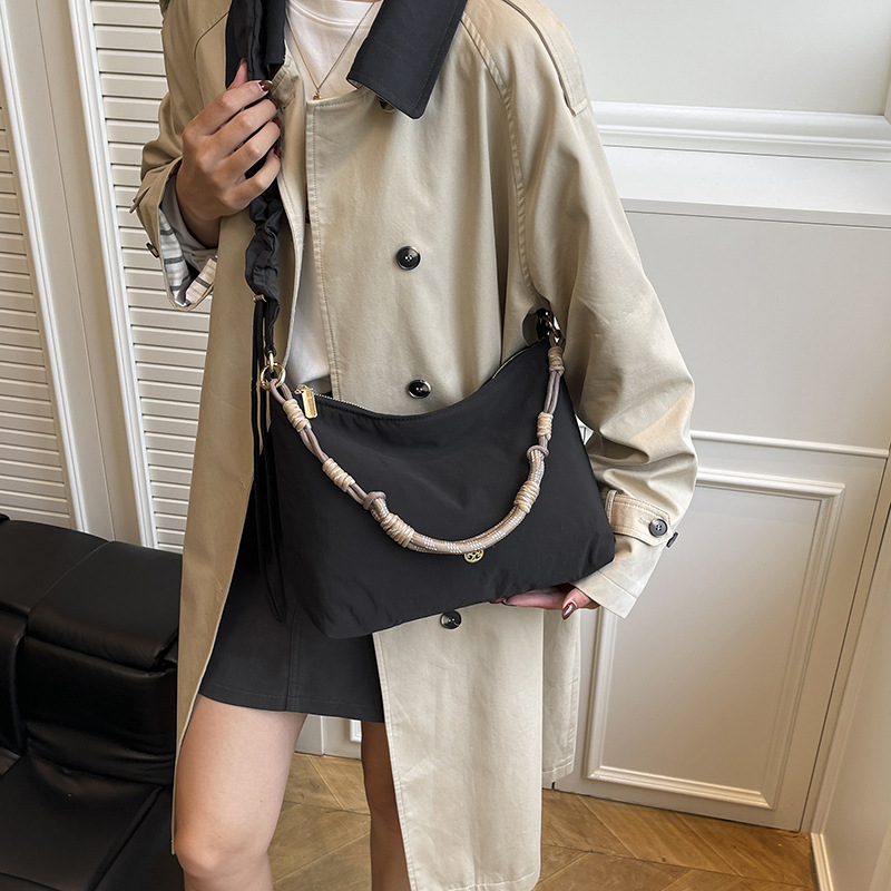 2026 Luxury Niche Design Pleated Casual Bag For Women, Trendy Single Shoulder Crossbody Cloud Bag Wholesale - Thumbnail 3