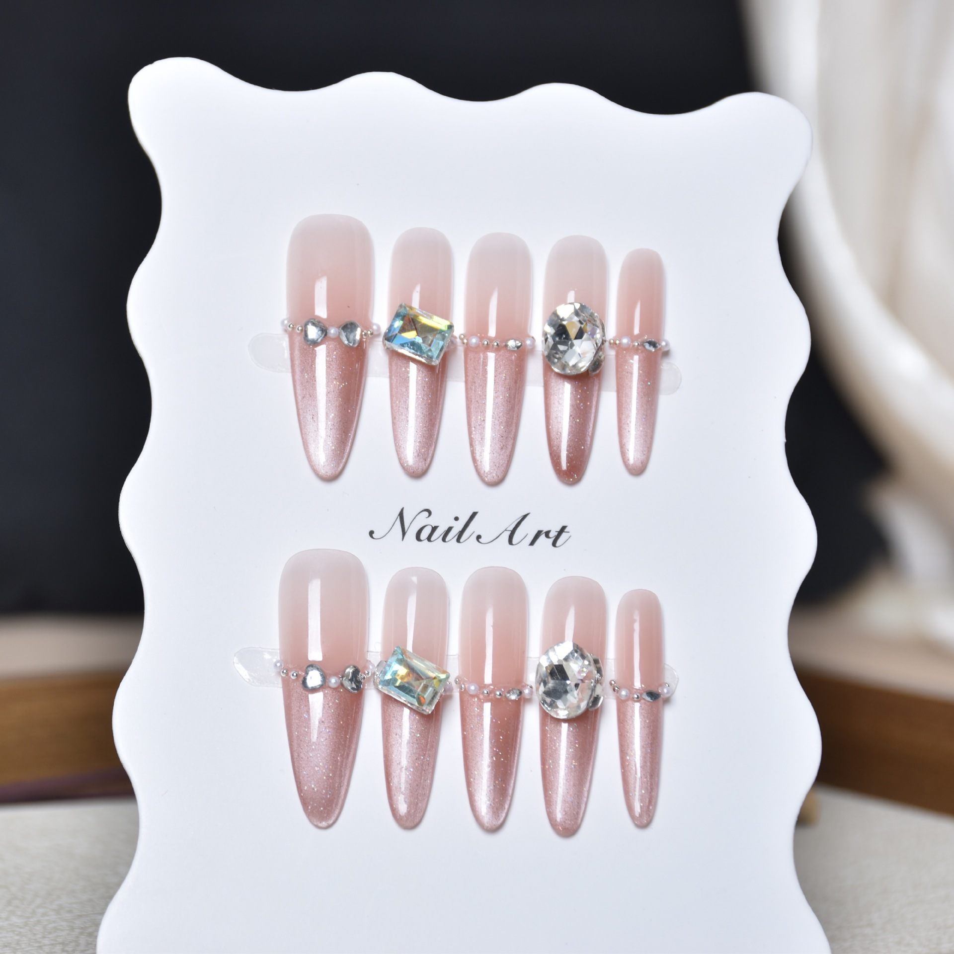 Uña de alto nivel explosivo flash manicure explosivo otoño y invierno nuevo perro fino rosa manualizado ojo de gato manicure