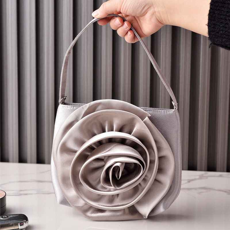 Bolso de cena de flores grandes de estilo explosivo transfronterizo Bolso cheongsam de satén tridimensional retro Bolso de novia de boda portátil Fabricante