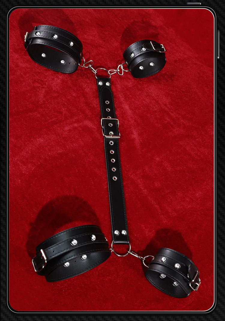 Love Fun Collar Bondage Handcuffs in Black Alloy and Leather for Adult Couples — detail image 32