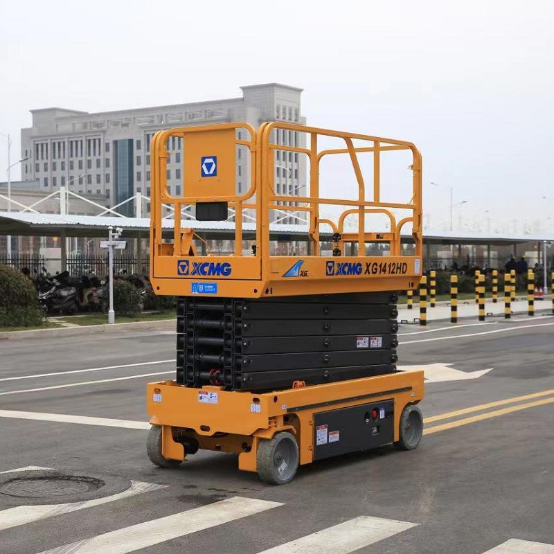 成都租赁用移动剪叉升降台 高空维修登高作业车 电动剪刀升降平台