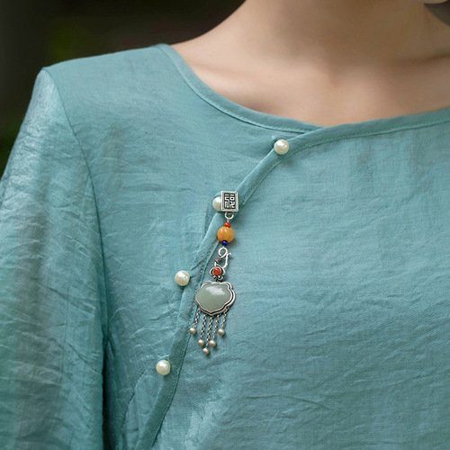 【Heart's Desire】Chinese-style Silver-plated Buttoned Tassel National Style Cheongsam Pendant Brooch Hanfu Accessory Wholesale