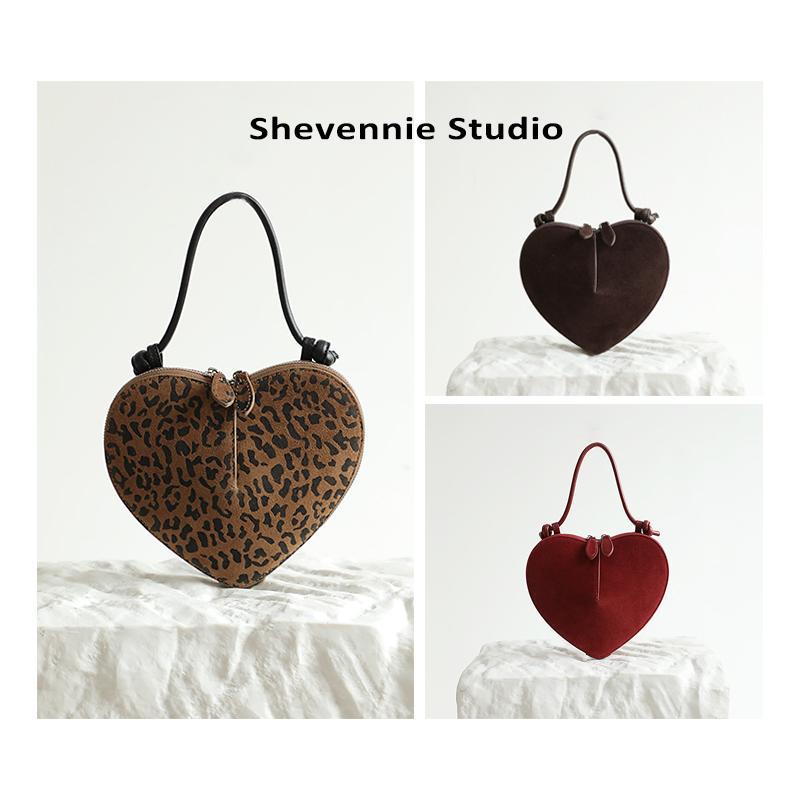 2024 가을과 겨울 새로운 색상의 틈새 말 머리 스웨이드 사랑 가방 핸드백 비스듬한 붕괴 어깨 가방 작은 가방