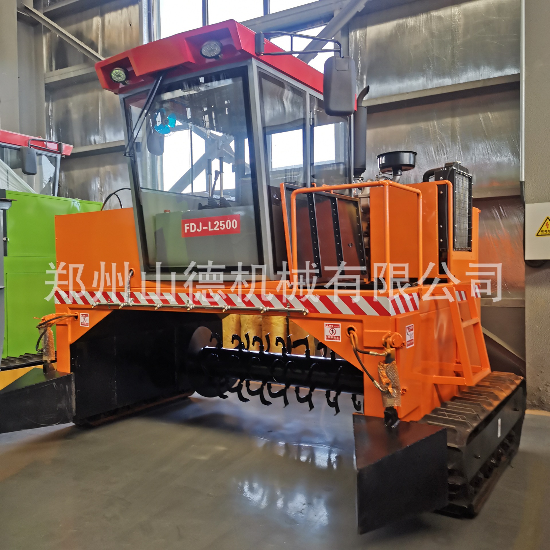 2500型履带翻堆机 污泥垃圾条躲堆肥翻抛机 牛粪发酵结块翻抛设备