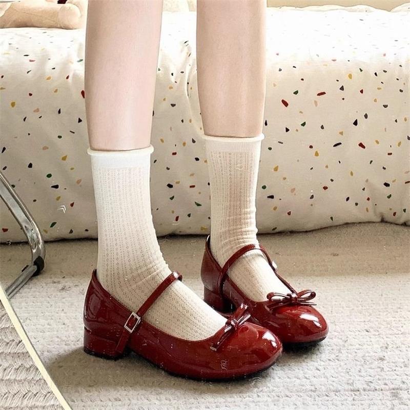 2026 nuevo verano de tacón bajo y poco profundo Marizhen zapatos de tacón grueso para mujeres dulces zapatos rojos jk zapatos de cuero pequeños