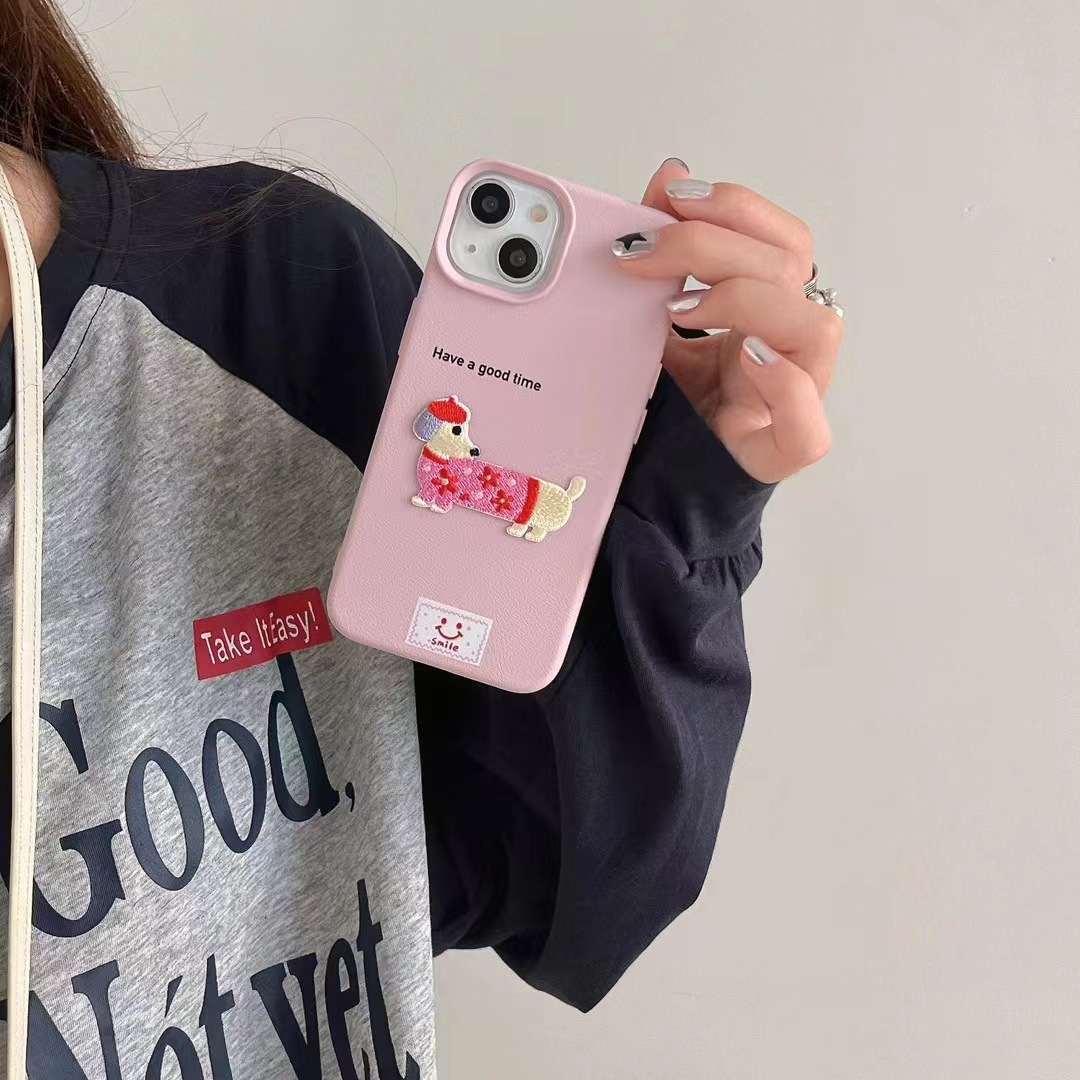 Perro salchicha bordado con patrón de cuero de nicho para iPhone15 funda para teléfono móvil 16ProMax Apple 14/13 pareja