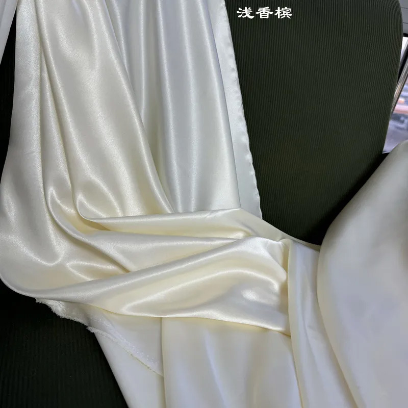 Perla blanca crema súper hielo tela gruesa satén satén suave sedoso superficie brillante vacaciones cumpleaños boda fondo tela