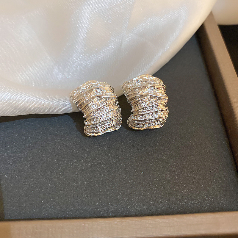 Aguja de plata diamantes geométricos aretes de perlas redondos ligeros de lujo de alta calidad pernos de orejas de estilo francés temperamento femenino orejas de nicho mayorista image 70