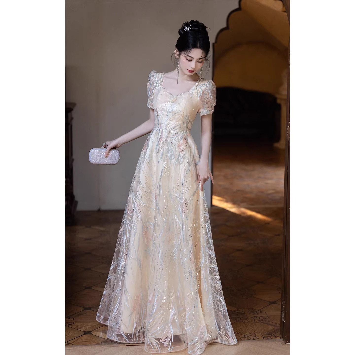 Đầm maxi nữ thắt eo phong cách Pháp, thiết kế dáng dài sang trọng, tay dài, cổ chữ V, chất liệu cao cấp — Màu champagne