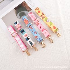 新商品のリュックサックの長い肩に女性のカバンの部品があります。