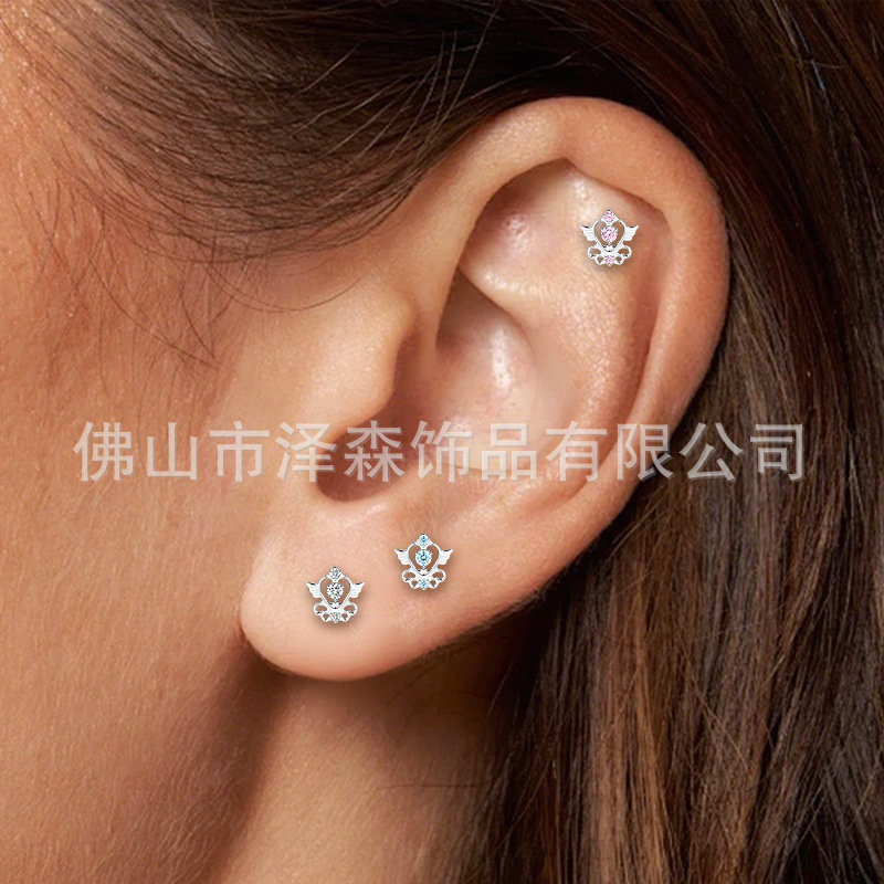 Silver pointed spike labret stud material detail