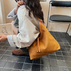 秋冬季复古大容量包包女式2025新款美拉德风磨砂单肩包通勤水桶包