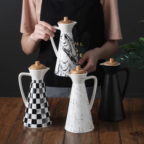 Ceramic bamboo lid condiment bottle oil kettle with lid oil tank kitchen soy sauce bottle vinegar bottle Japanese cooking sake kettle