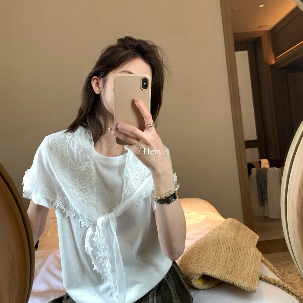 Áo thun nữ cổ tròn tay ngắn phối khăn choàng ren hai lớp — Bột củ sen, trắng ngà, Pho mát