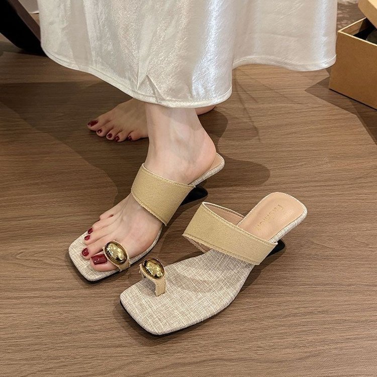 Zapatillas frías de tacón francés 2026 nuevo nicho de verano con falda de cabeza cuadrada zapatillas de mujer