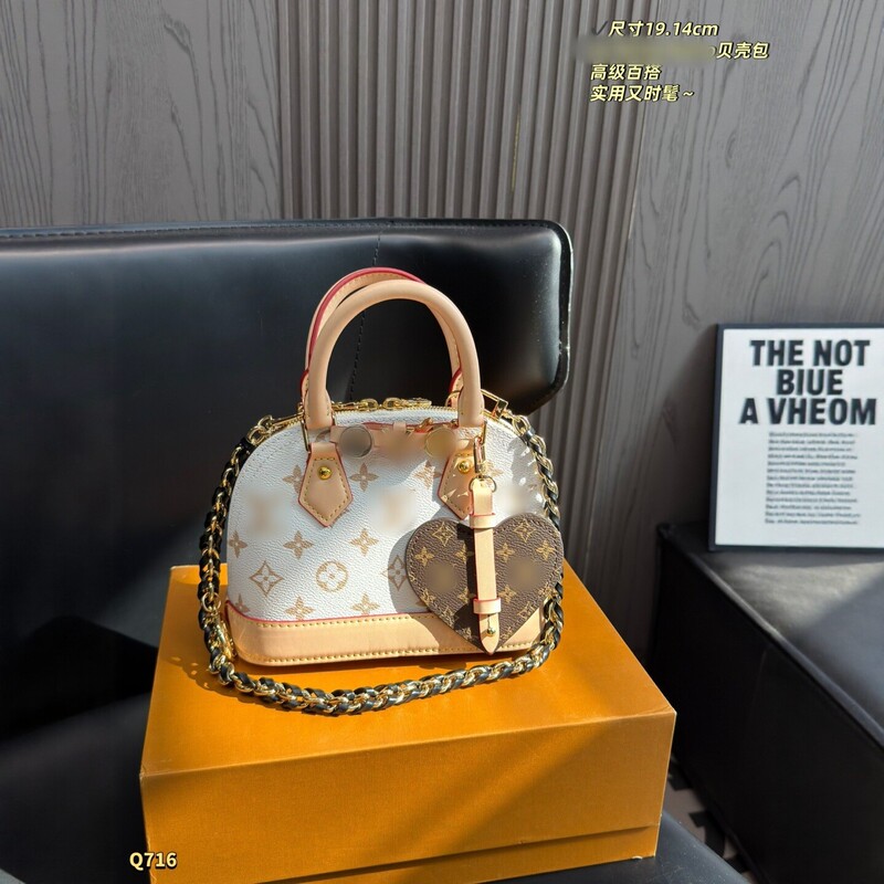Seasonal Limited Edition Dune-Colored Shell Bag for Women, Cross-Border Fashion Versatile Chain Shoulder Bag with Heart Pendant, Small Handbag