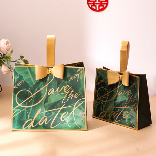 Creative European style wedding red wedding candy box wholesale High-end bridesmaid and souvenir wedding candy gift box wholesale