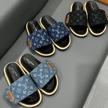 ħ�g�N�����ЬŮ2024�ļ��¿��⴩�r�з���ţ�в���ĸ��Hһ����