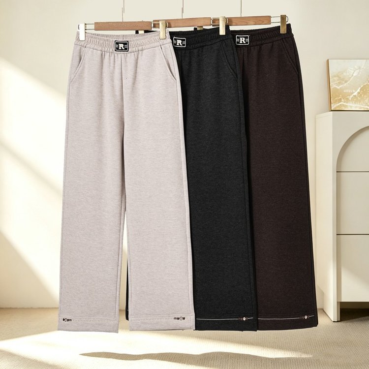 Loose and comfortable high-waisted casual pants for middle-aged and elderly women, plus-size, slimming, versatile, and suitable for spring and autumn