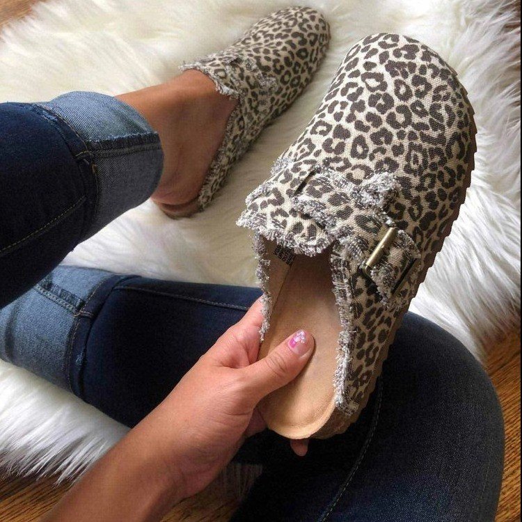 Scarpe mezze pantofole da donna estive nuove sandali con nappine a fondo piatto e testa rotonda indossati esternamente con cintura_voghion.com