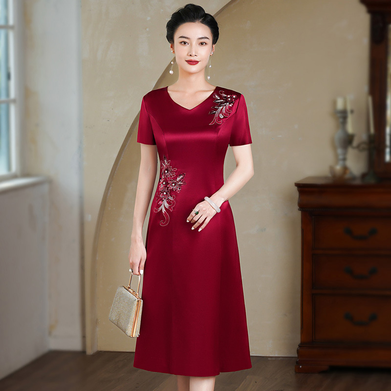 High-End Middle-Aged Mother's Clothing, Young Wedding Banquet Cheongsam Dress, 2025 Summer New Red Mother-In-Law Dress