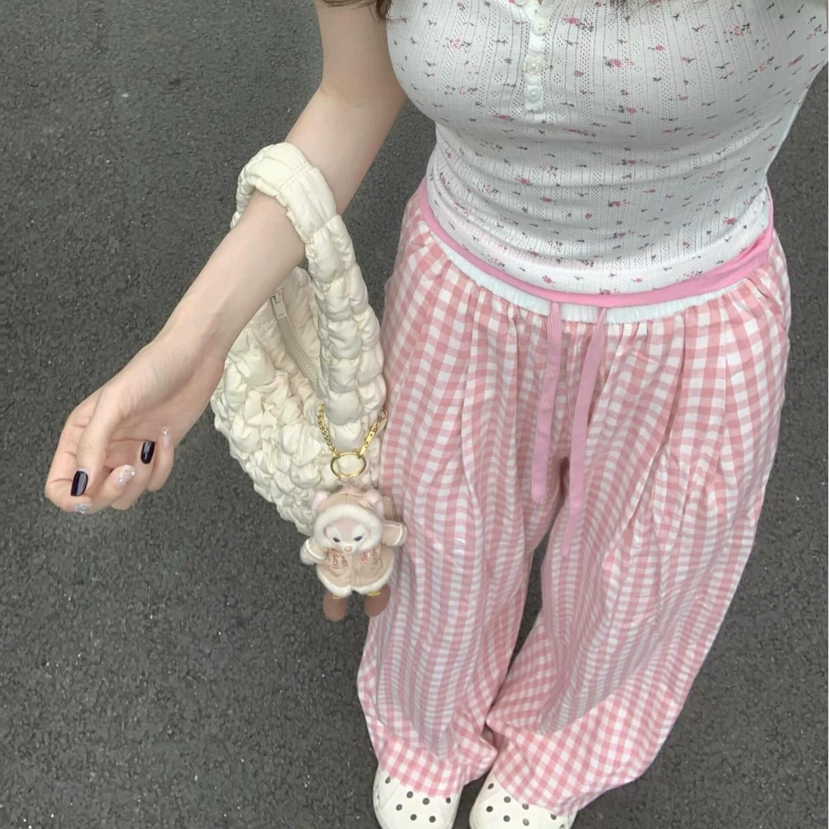 Cute fitted trousers, high waist, loose straight fit