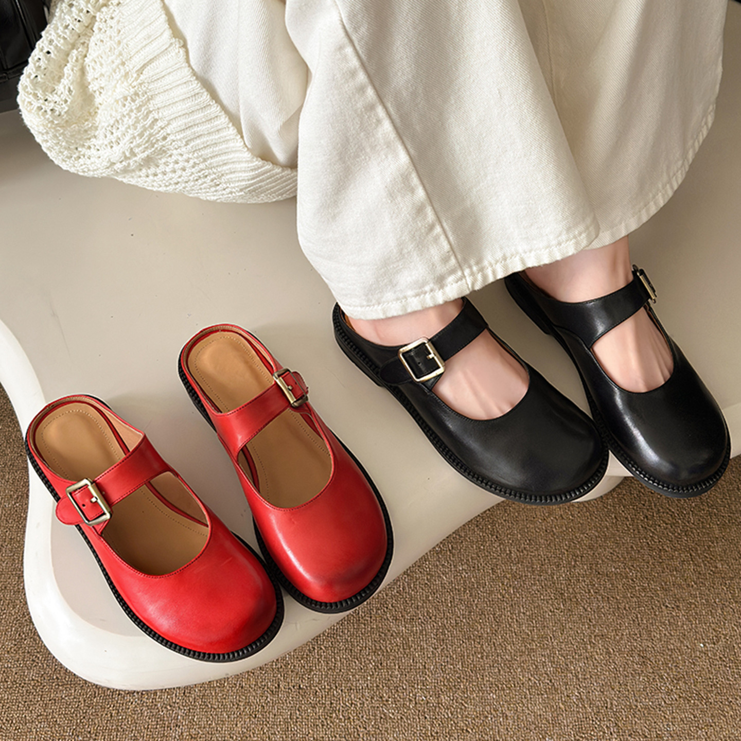 Dép sandal nữ da bò mũi trùm đế bằng, quai chéo chạm trổ cổ điển — đen