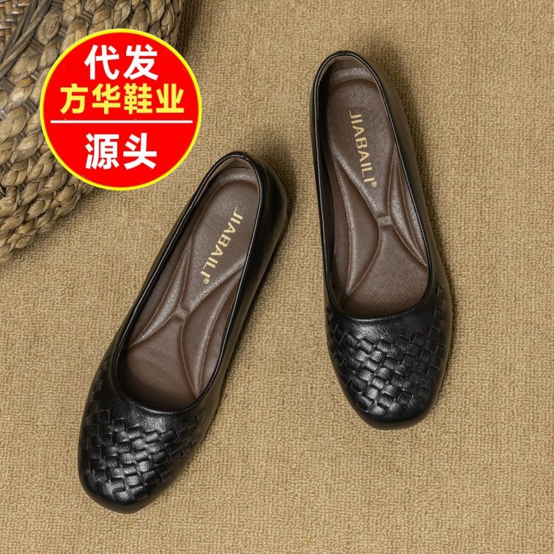 2026 nuevo cuero de cuero suave con suela suave primavera y otoño zapatos de mujer zapatos de cuero cómodos retro zapatos de madre zapatos de mujer