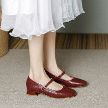 法式玛丽珍女鞋2024新款春秋粗跟浅口单鞋配裙子酒红色低跟妈妈鞋