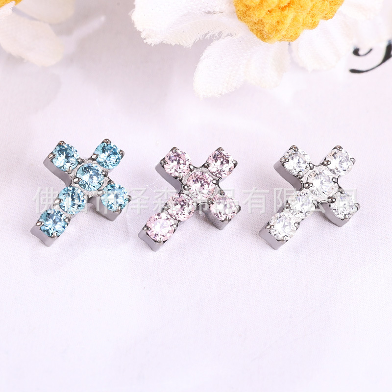 Silver pointed spike labret stud material detail