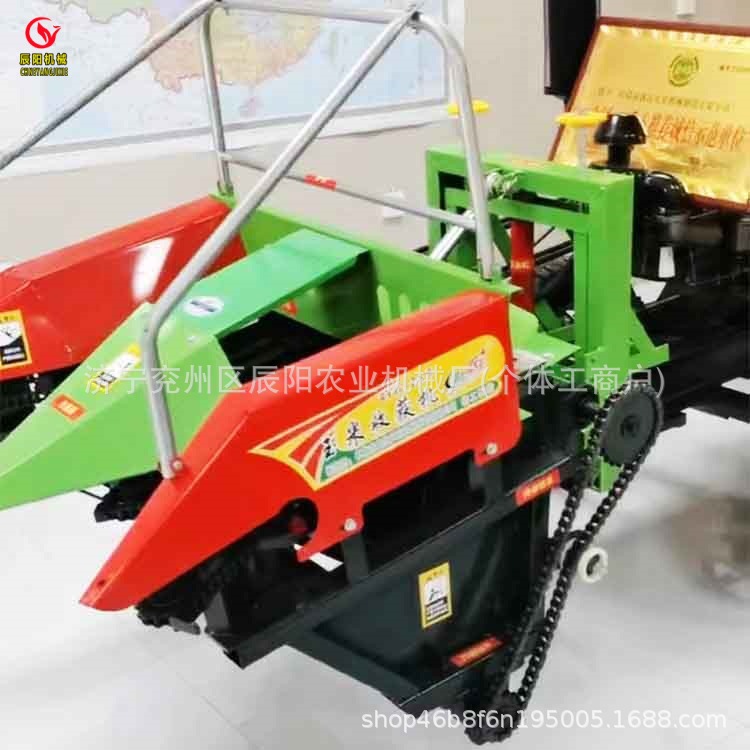 菏泽热销玉米收获机两行玉米收割机秸秆粉碎玉米去皮一体机