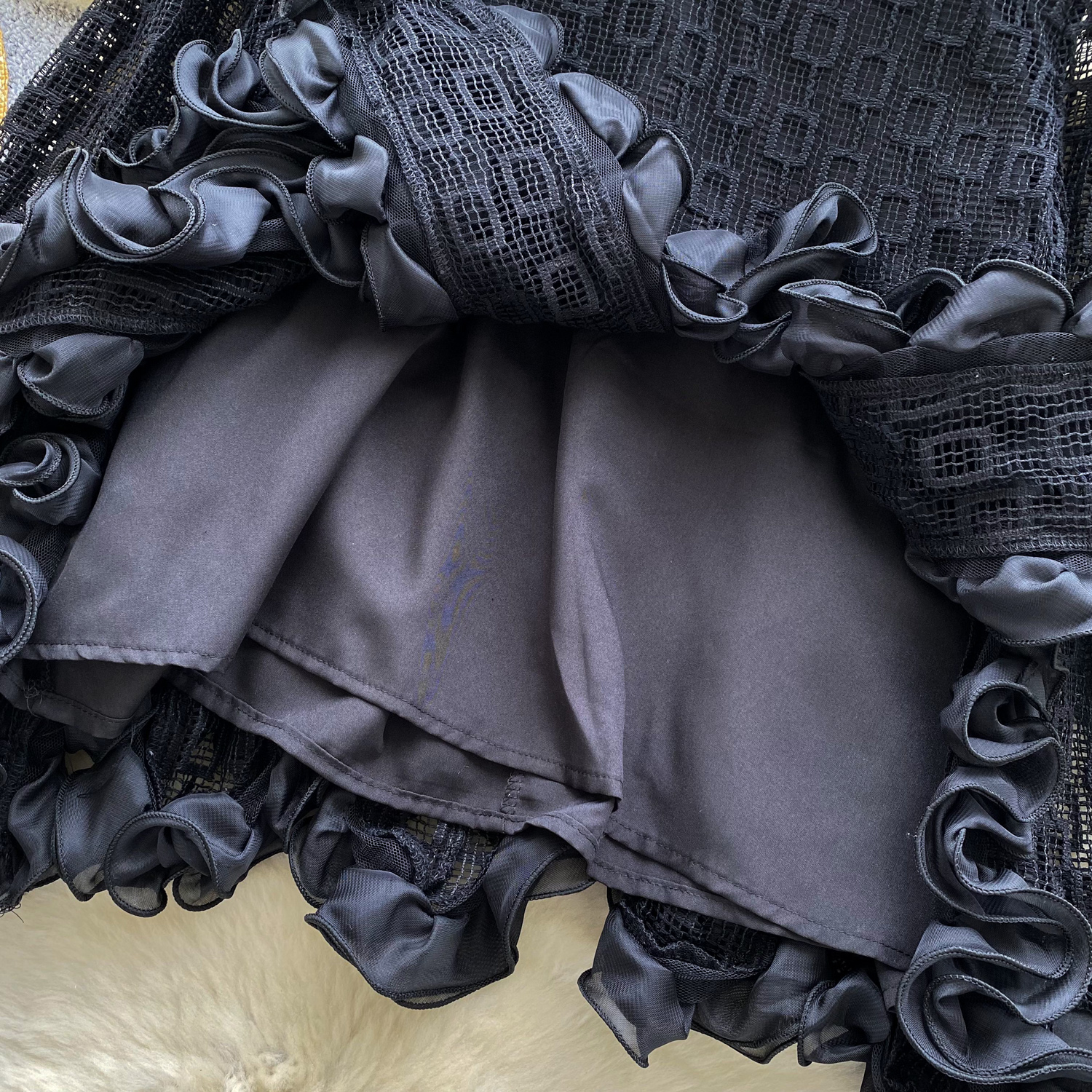 Elegante Bluse mit Laternenärmeln – Oversize-Top aus transparentem Mesh mit Rüschenbesatz (Einheitsgröße, Polyester, Schwarz/Weiß)_voghion.com